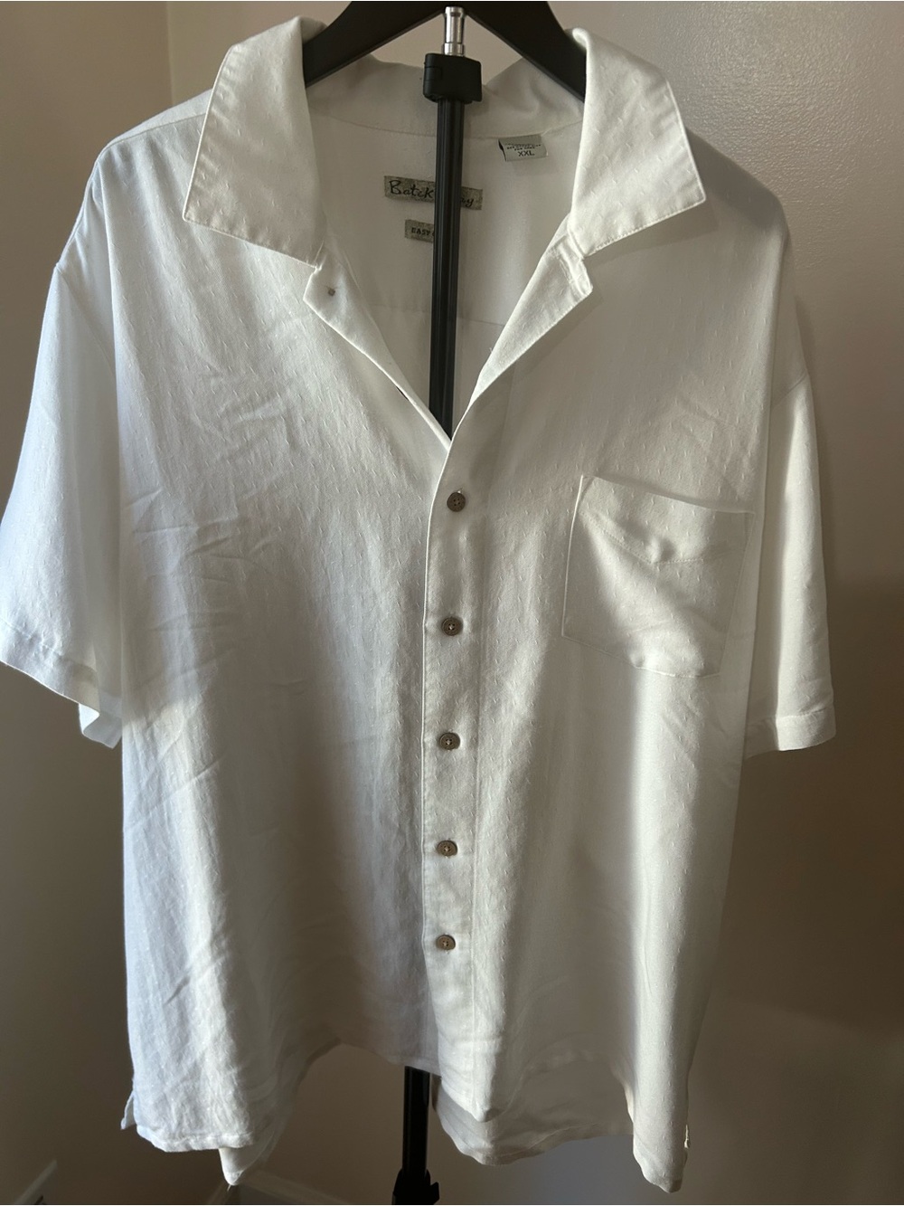 White Short-Sleeve Button-Up Shirt - Casual Resort Style